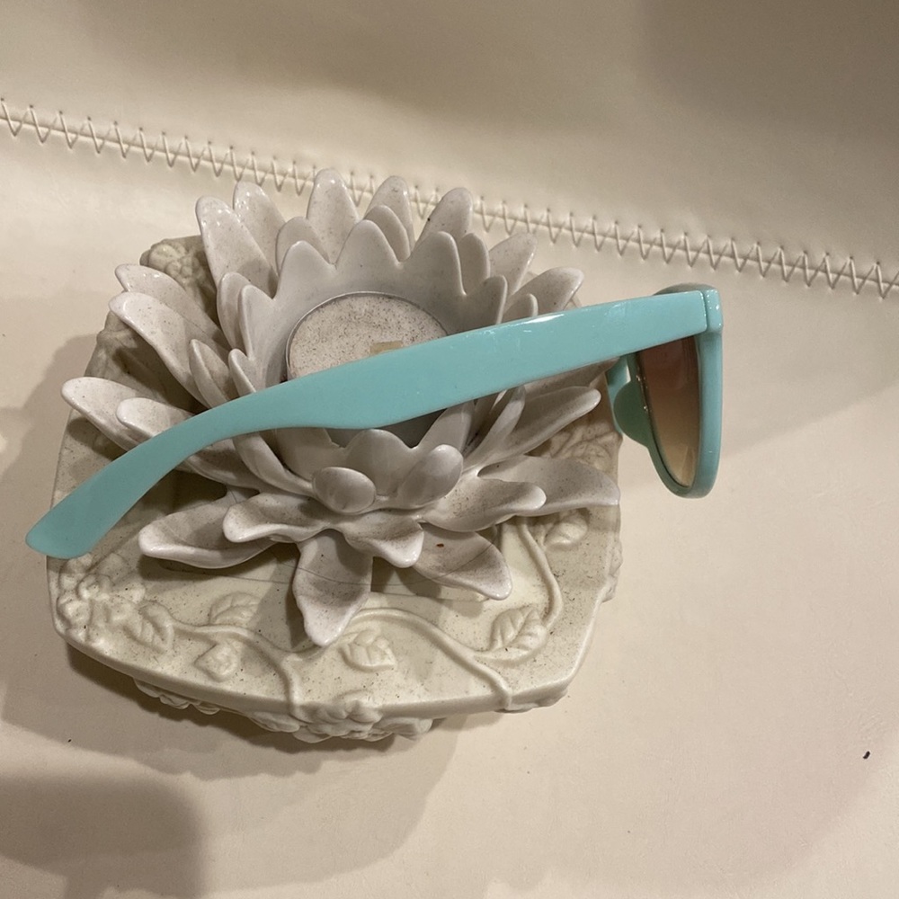 Sunglasses like new - Picture 3 of 6